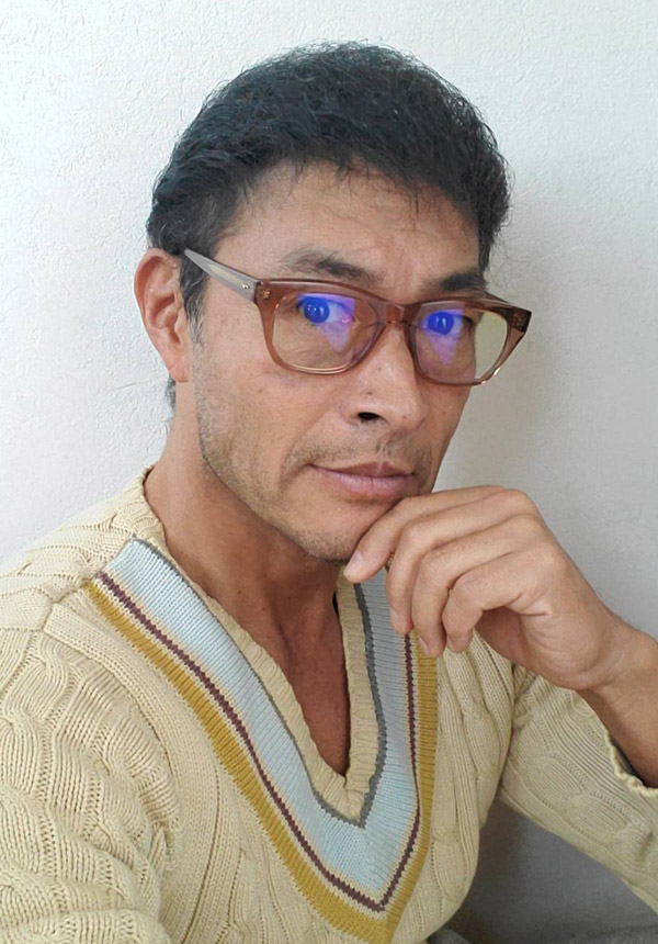 桑原 トリプル世界戦会見＞記者からの質問に答える桑原（左）（撮影・大城